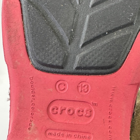 Crocs Boys Dawson Suede Boots - Red and Brown - Picture 10 of 16